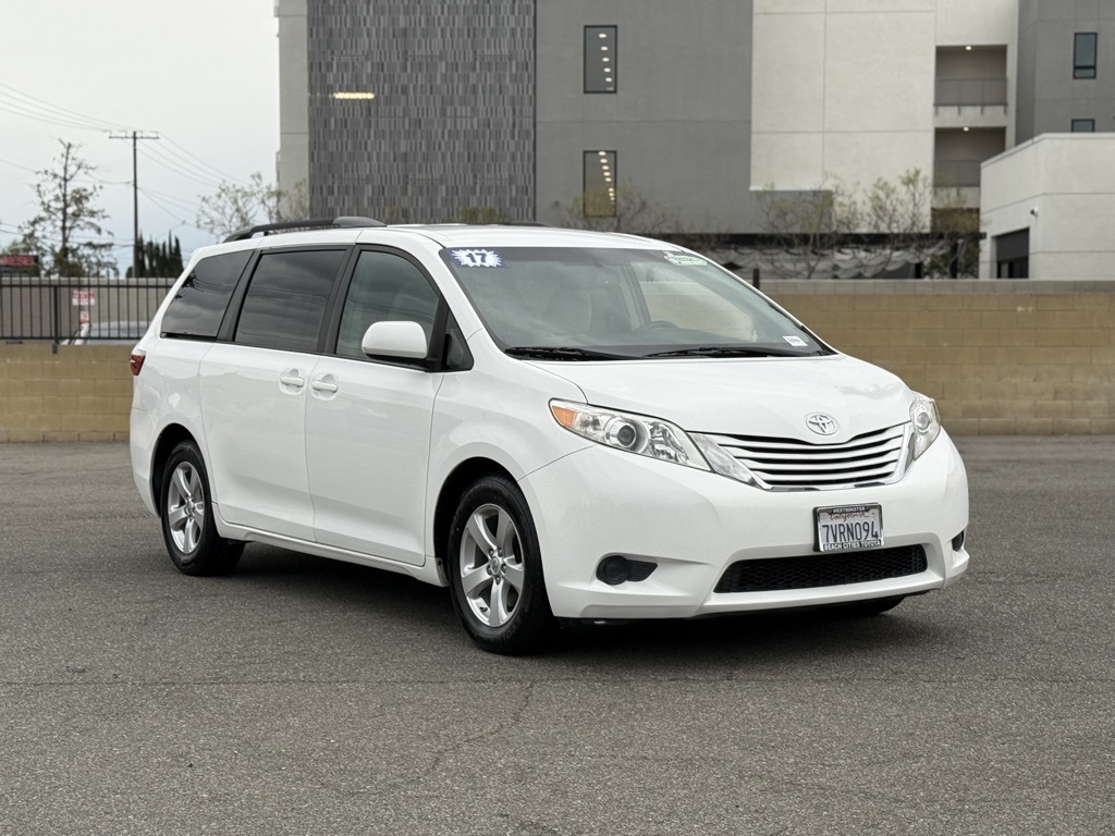 2017 Toyota Sienna LE