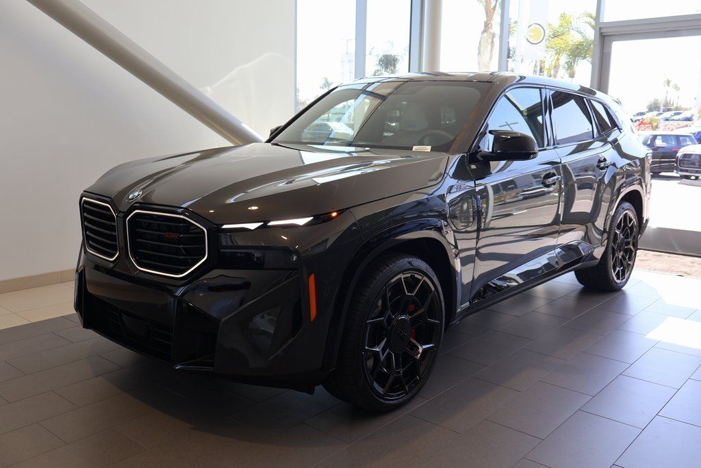 2026 BMW XM Base's photo