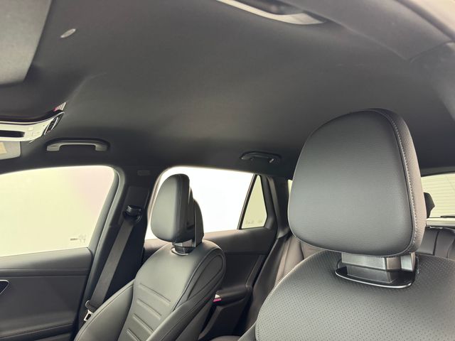 2025 Mercedes Benz GLC 350e 4MATIC photo 3