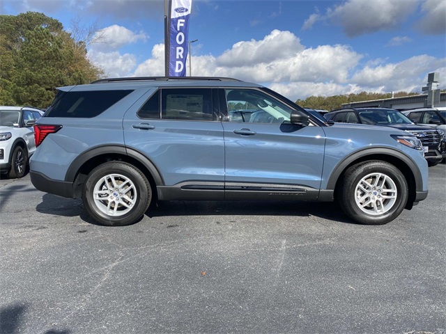 2026 Ford Explorer photo 2