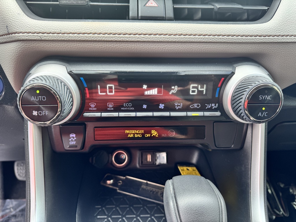 2020 Toyota RAV4 Hybrid XLE photo 25