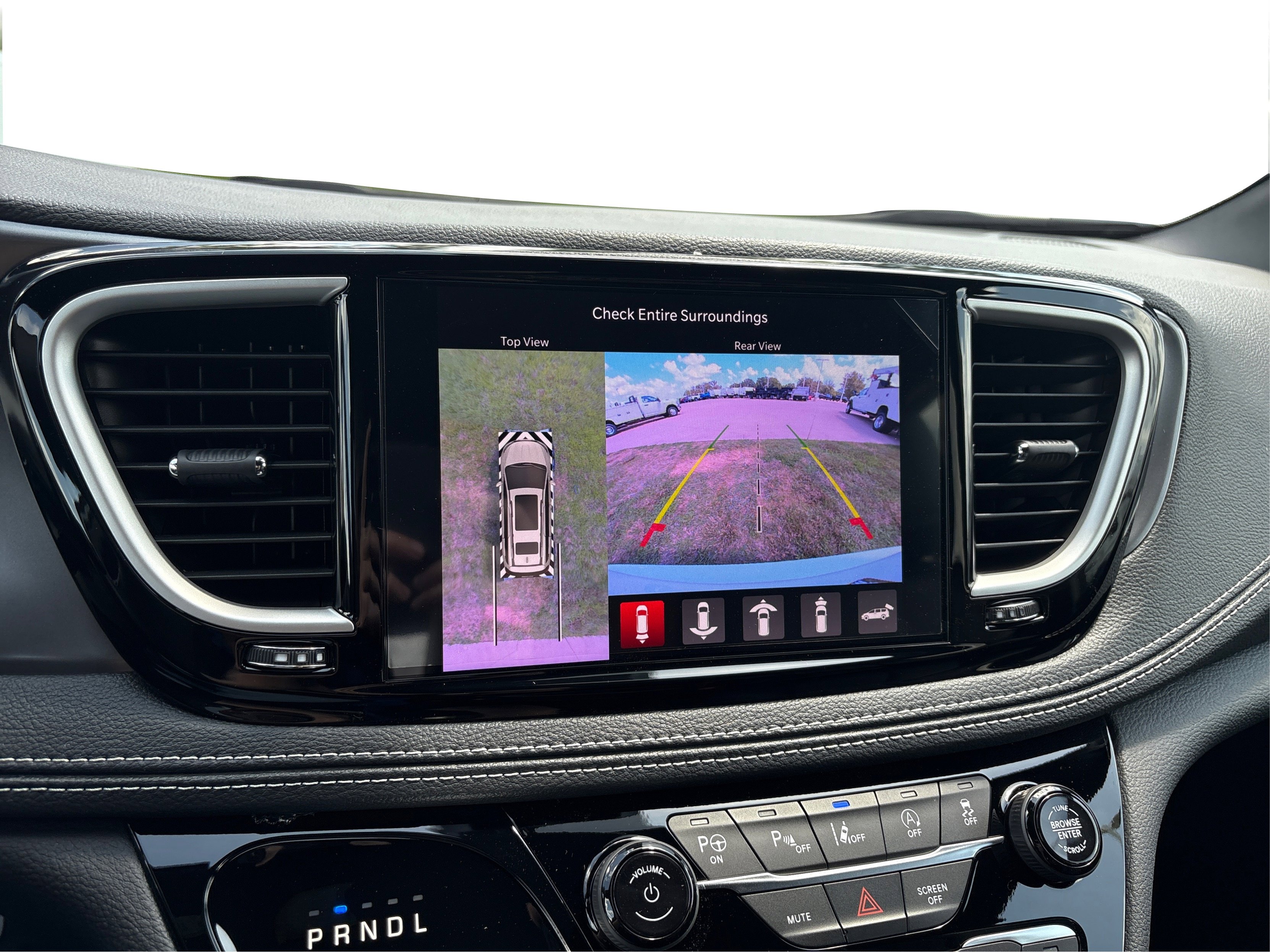 2025 Chrysler Pacifica photo 18