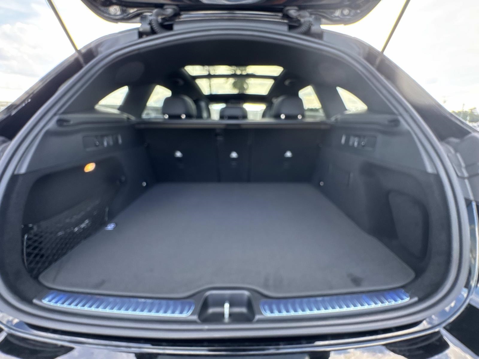 2026 Mercedes Benz GLC 300 photo 6
