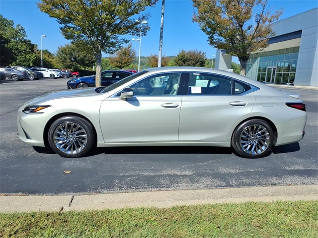 2025 Lexus ES 300h Ultra Luxury photo 2