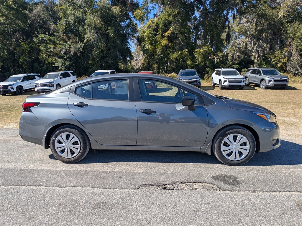 2025 Nissan Versa 1.6 S photo 2