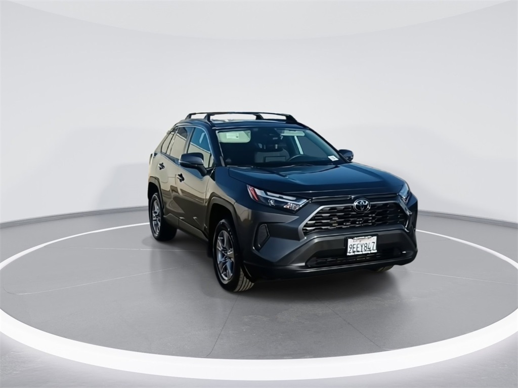 2022 Toyota RAV4 XLE photo 3