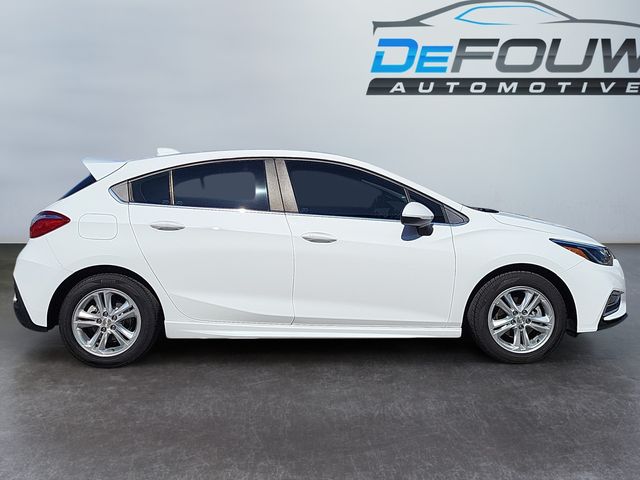 2017 Chevrolet Cruze LT photo 2