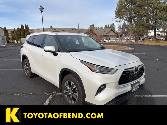 2023 Toyota Highlander XLE's photo