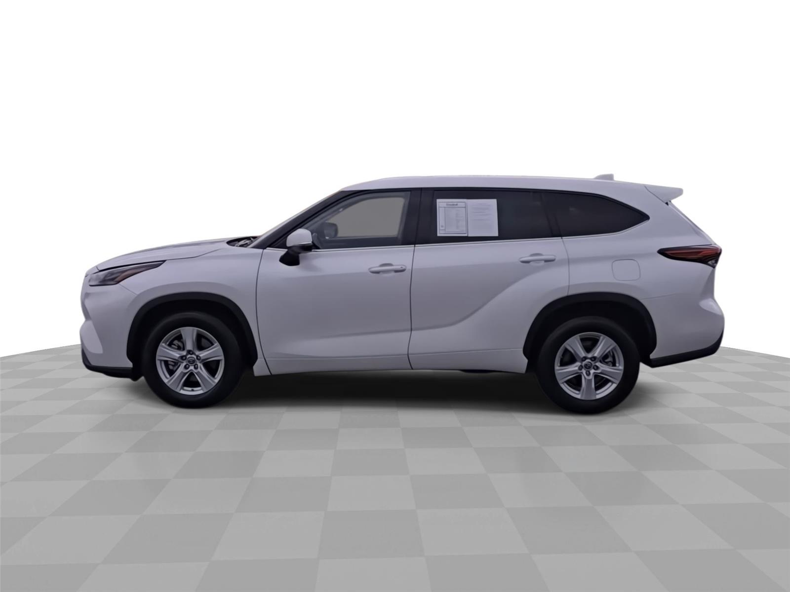 2021 Toyota Highlander LE photo 4