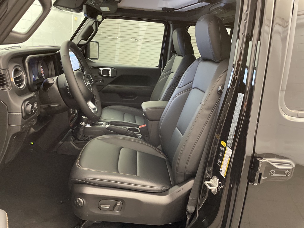 2025 Jeep Wrangler Sahara photo 12