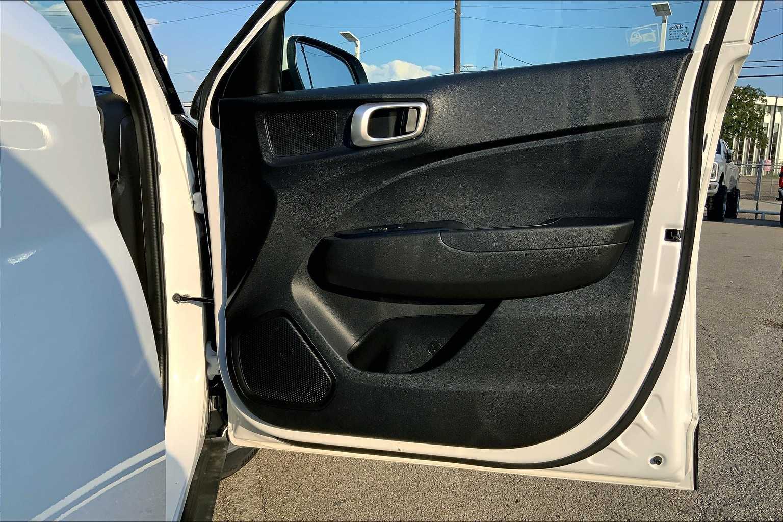 2020 Hyundai Venue SEL photo 21