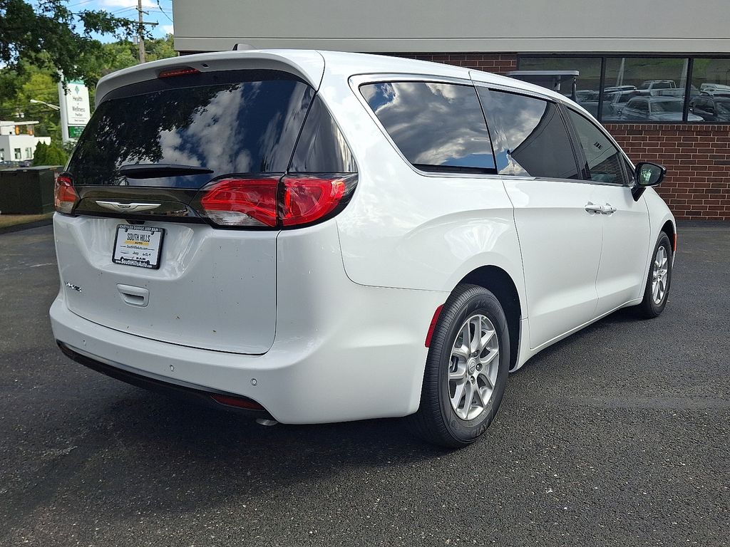 2026 Chrysler Voyager LX photo 6