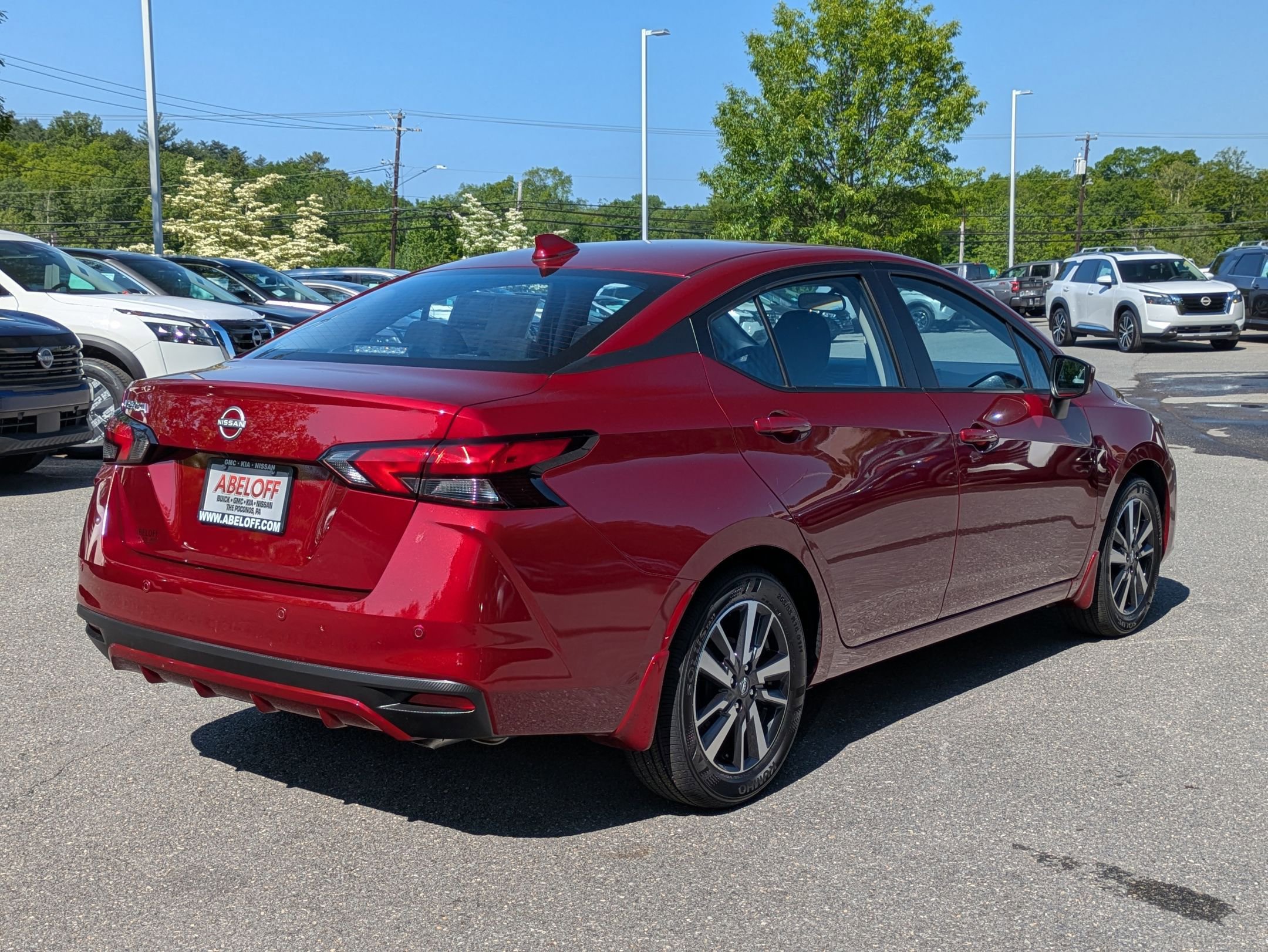 2025 Nissan Versa SV photo 4