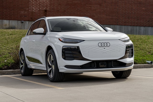2025 Audi Q6 e-tron Premium Plus