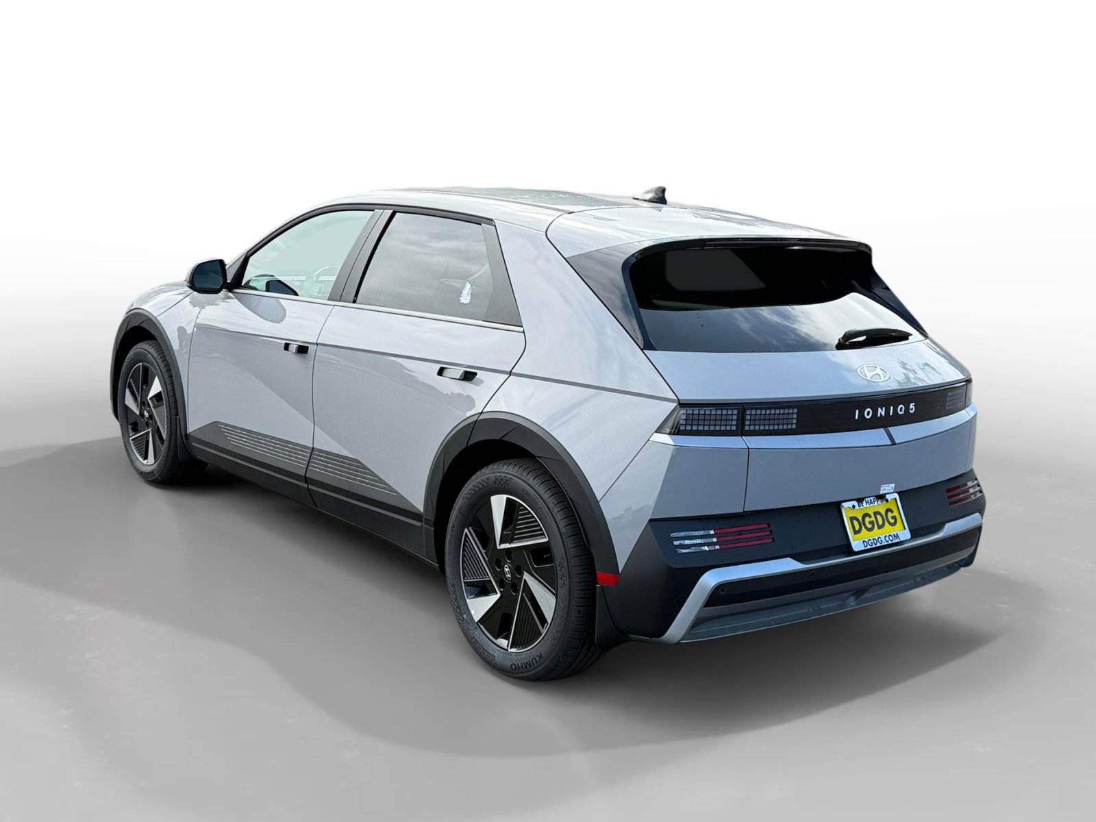 2025 Hyundai Ioniq 5 SE Standard Range photo 3