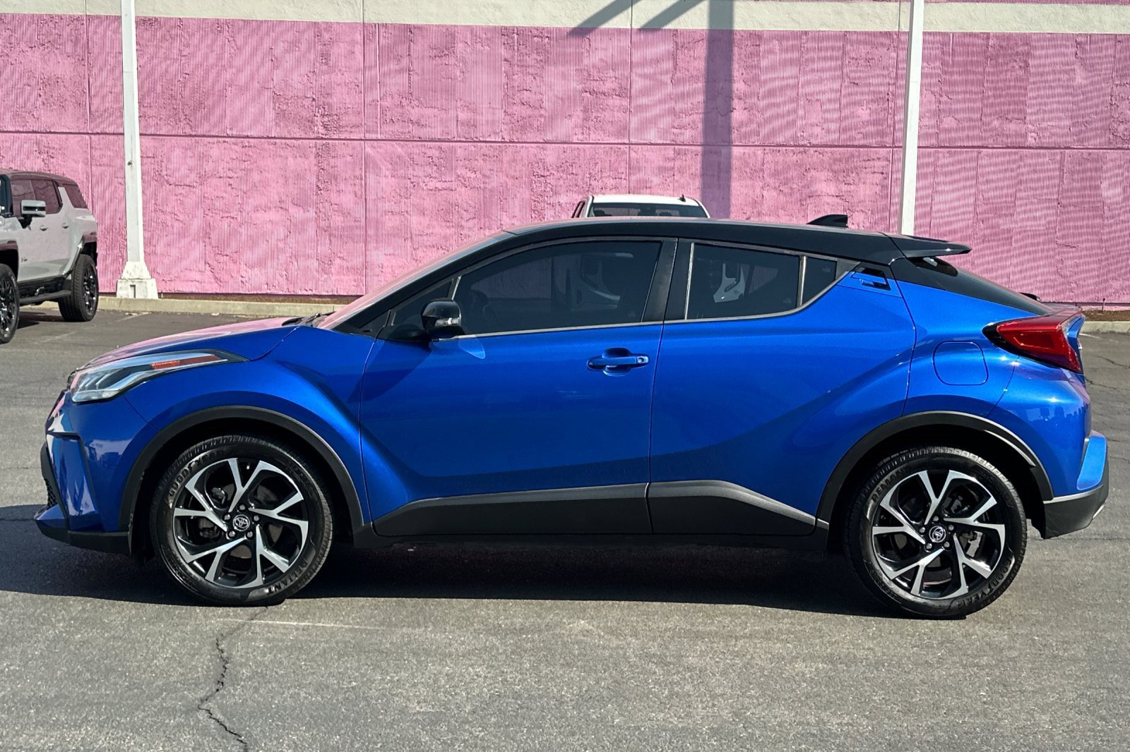 2020 Toyota C-HR XLE photo 7