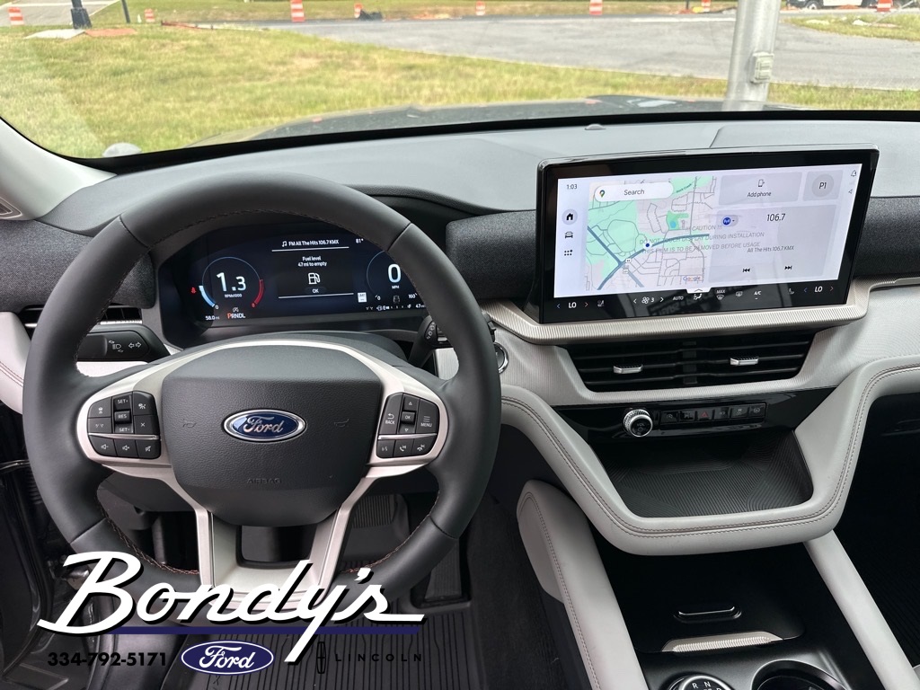 2025 Ford Explorer photo 2