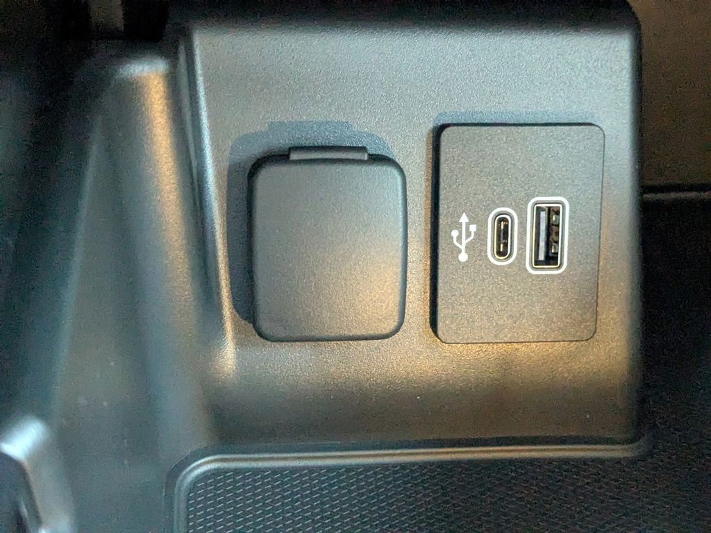2025 Ford Explorer photo 22