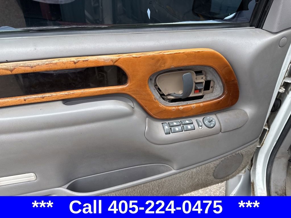 1996 Chevrolet Suburban 1500 photo 3