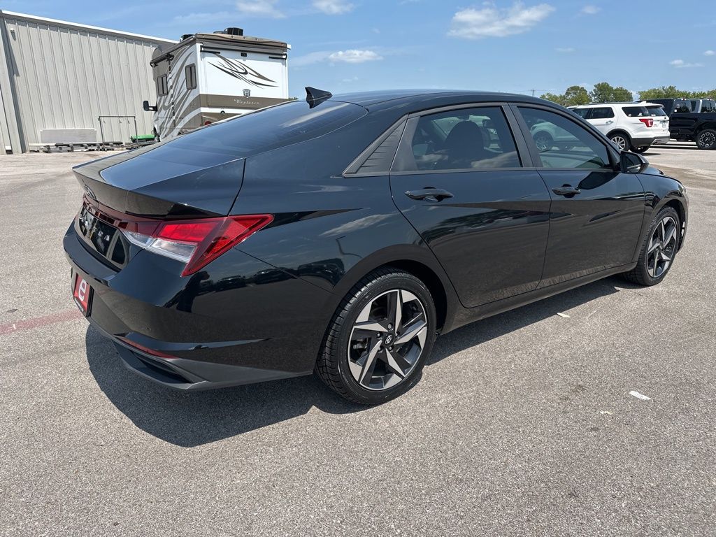 2023 Hyundai Elantra SEL photo 7