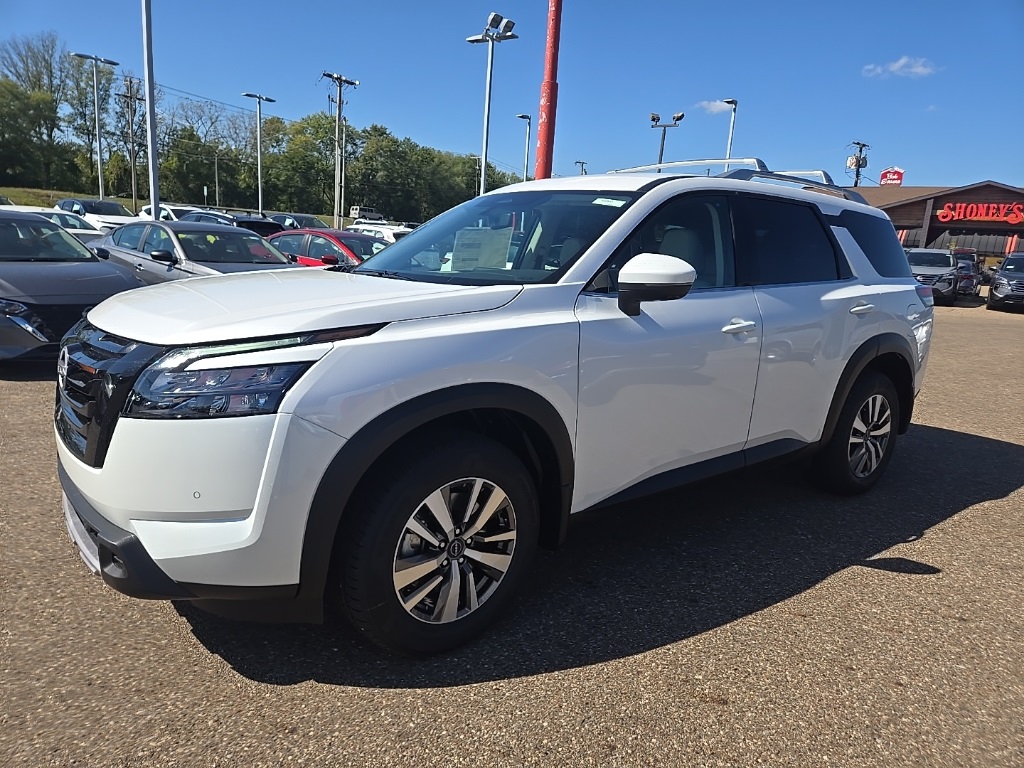 2025 Nissan Pathfinder SL photo 3