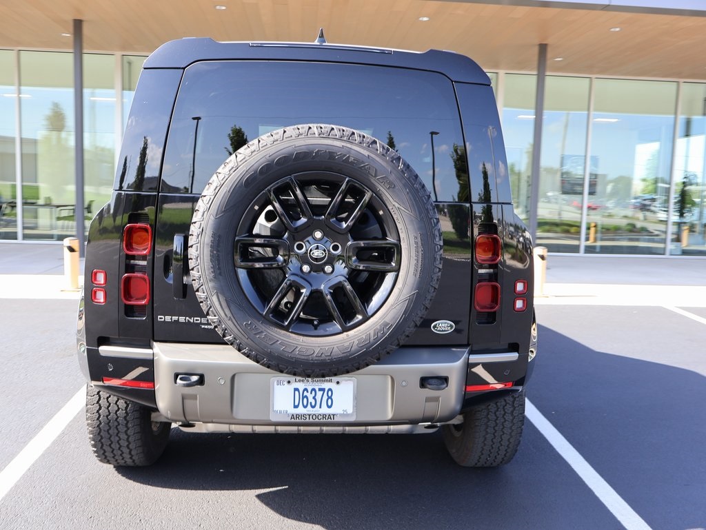 2022 Land Rover Defender 90 X-Dynamic S photo 13