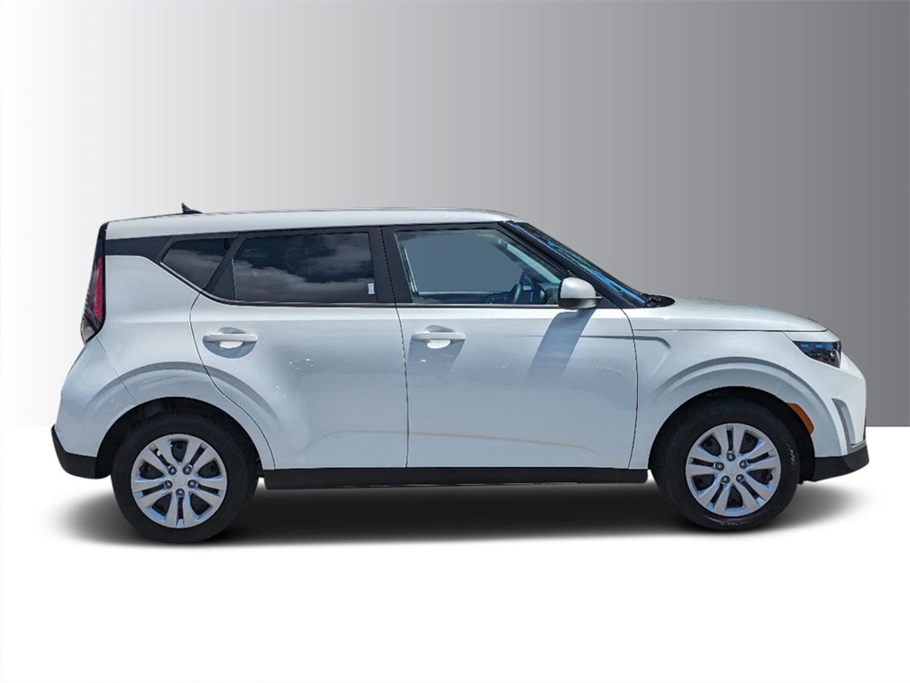 2025 Kia Soul LX photo 2