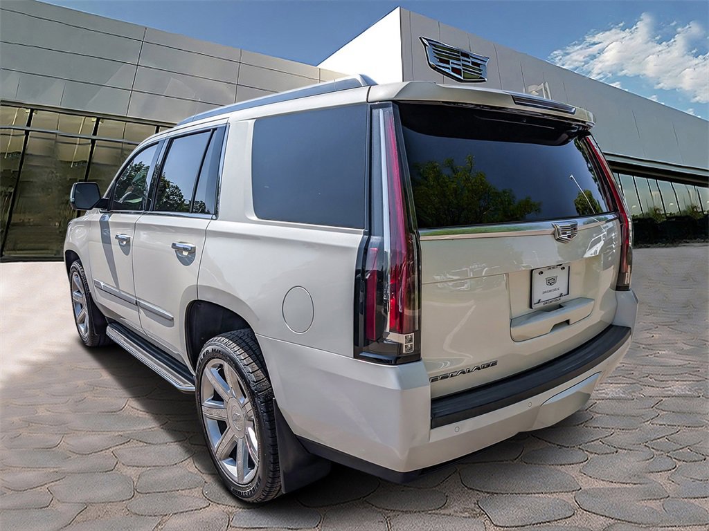 2015 Cadillac Escalade Luxury photo 2