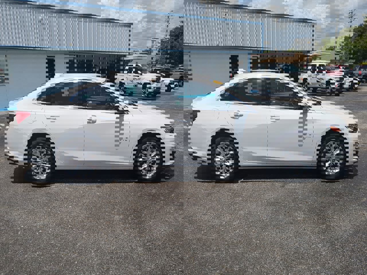 2024 Chevrolet Malibu 1LT photo 3
