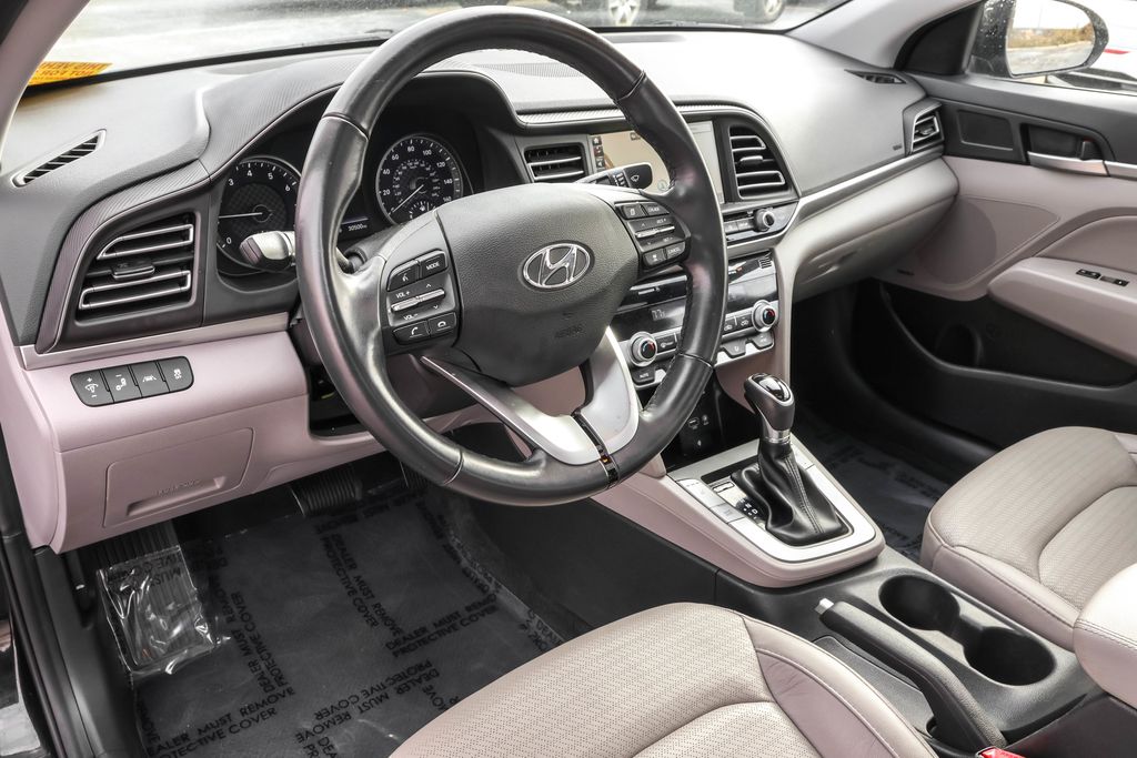 2020 Hyundai Elantra Limited photo 2