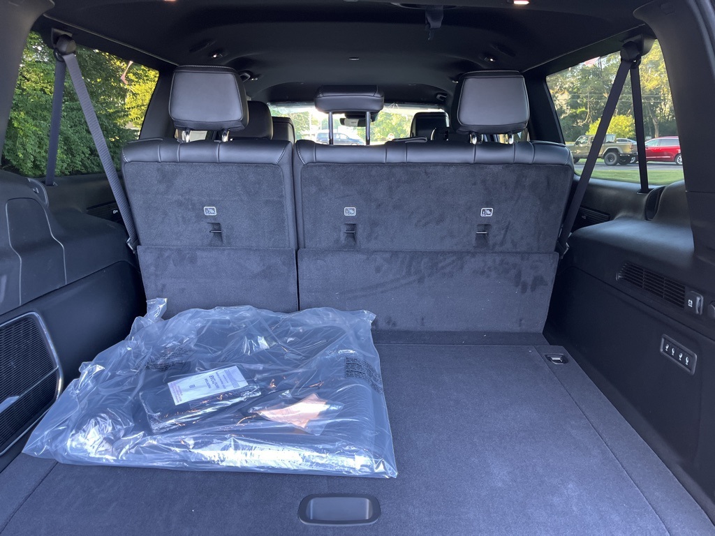 2025 Jeep Wagoneer Series II Carbide photo 35