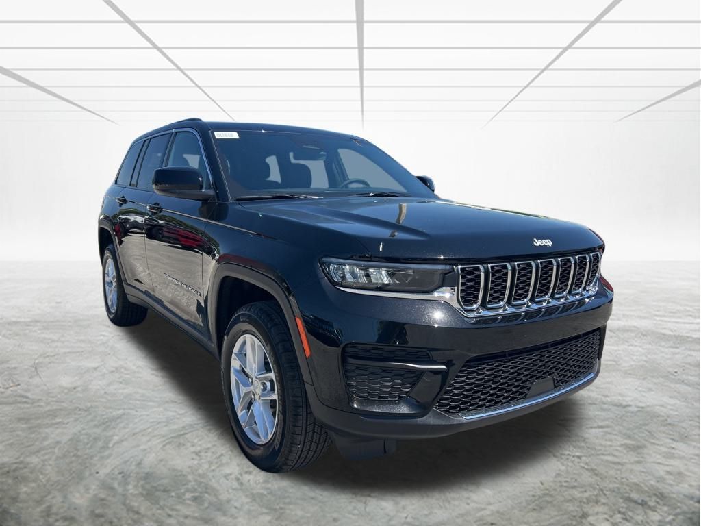 2025 Jeep Grand Cherokee Laredo X photo 2