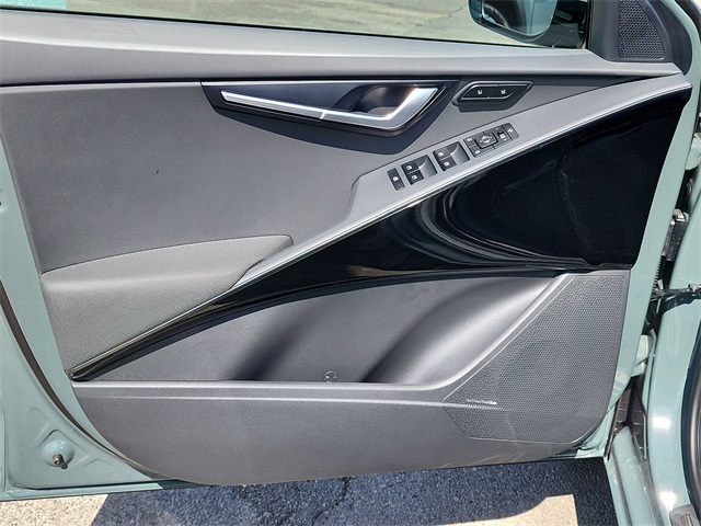2025 Kia Niro SX Touring photo 10