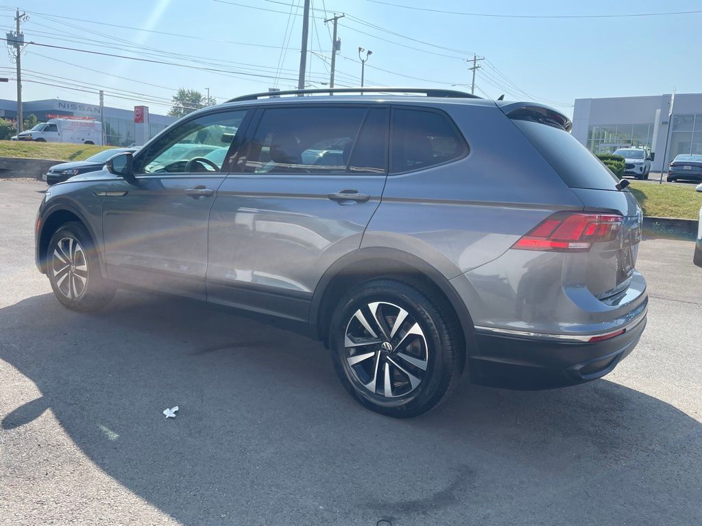 2022 Volkswagen Tiguan S photo 2
