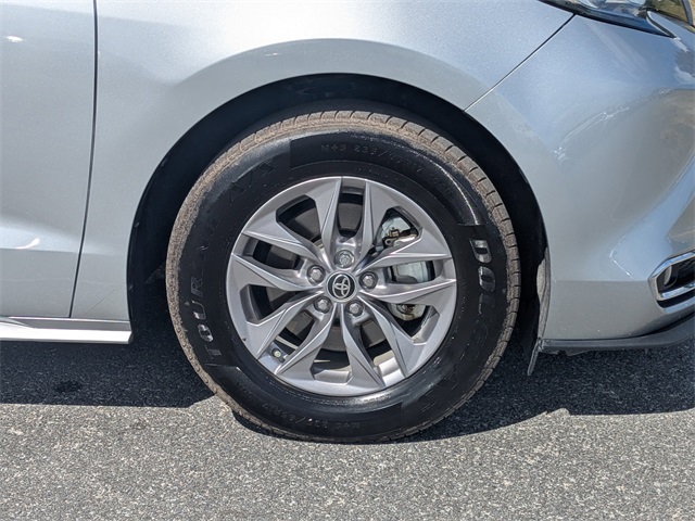 2022 Toyota Sienna XLE photo 8