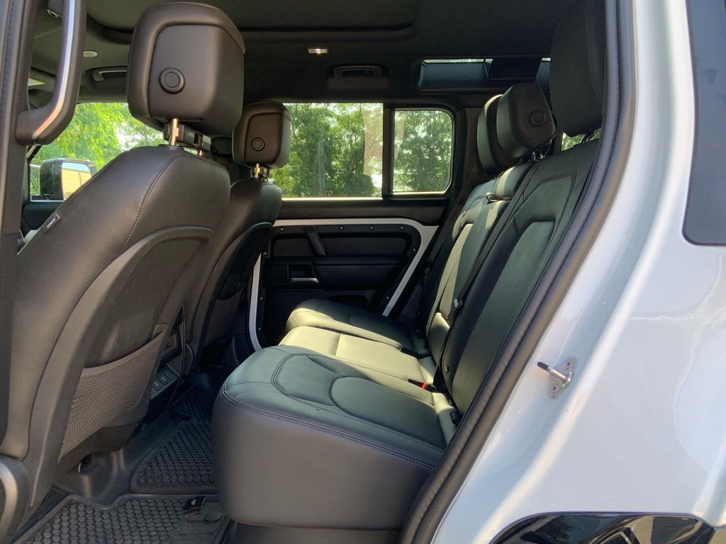 2025 Land Rover Defender 110 X-Dynamic SE photo 15