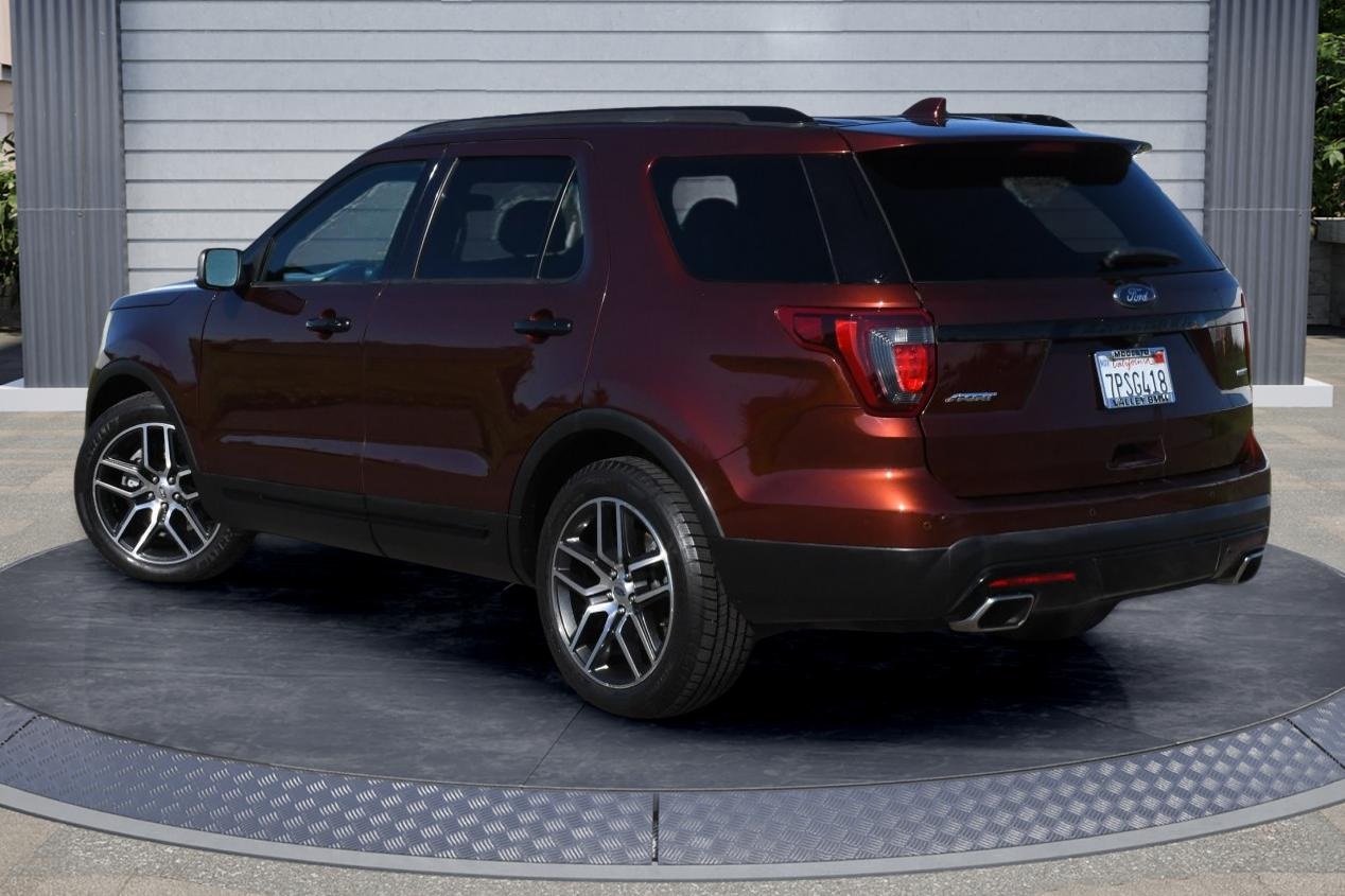 2016 Ford Explorer Sport photo 4