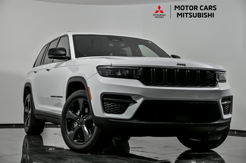2023 Jeep Grand Cherokee Altitude's photo