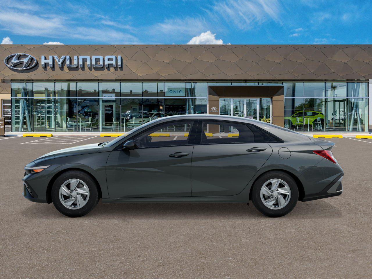 2025 Hyundai Elantra SE photo 2