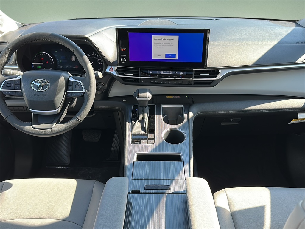 2025 Toyota Sienna XLE photo 16