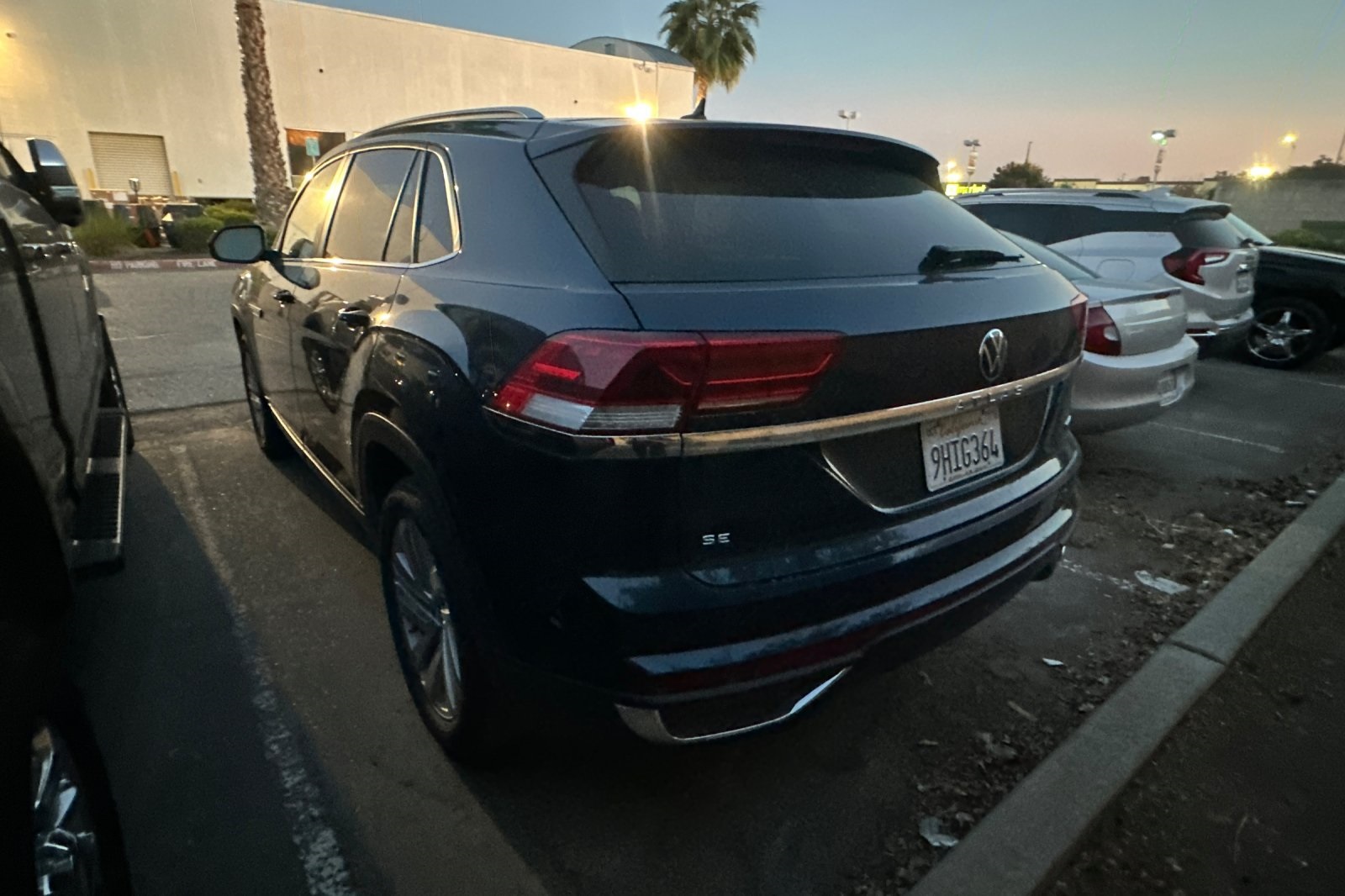 2022 Volkswagen Atlas Cross Sport SE Technology photo 3