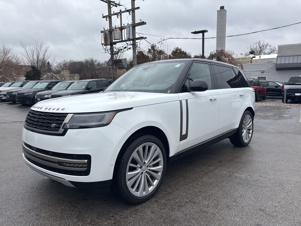 2024 Land Rover Range Rover SE's photo