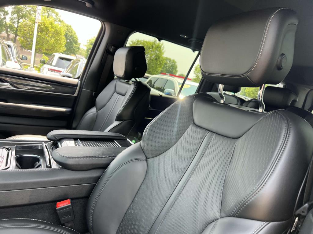 2024 Jeep Wagoneer Series I photo 10