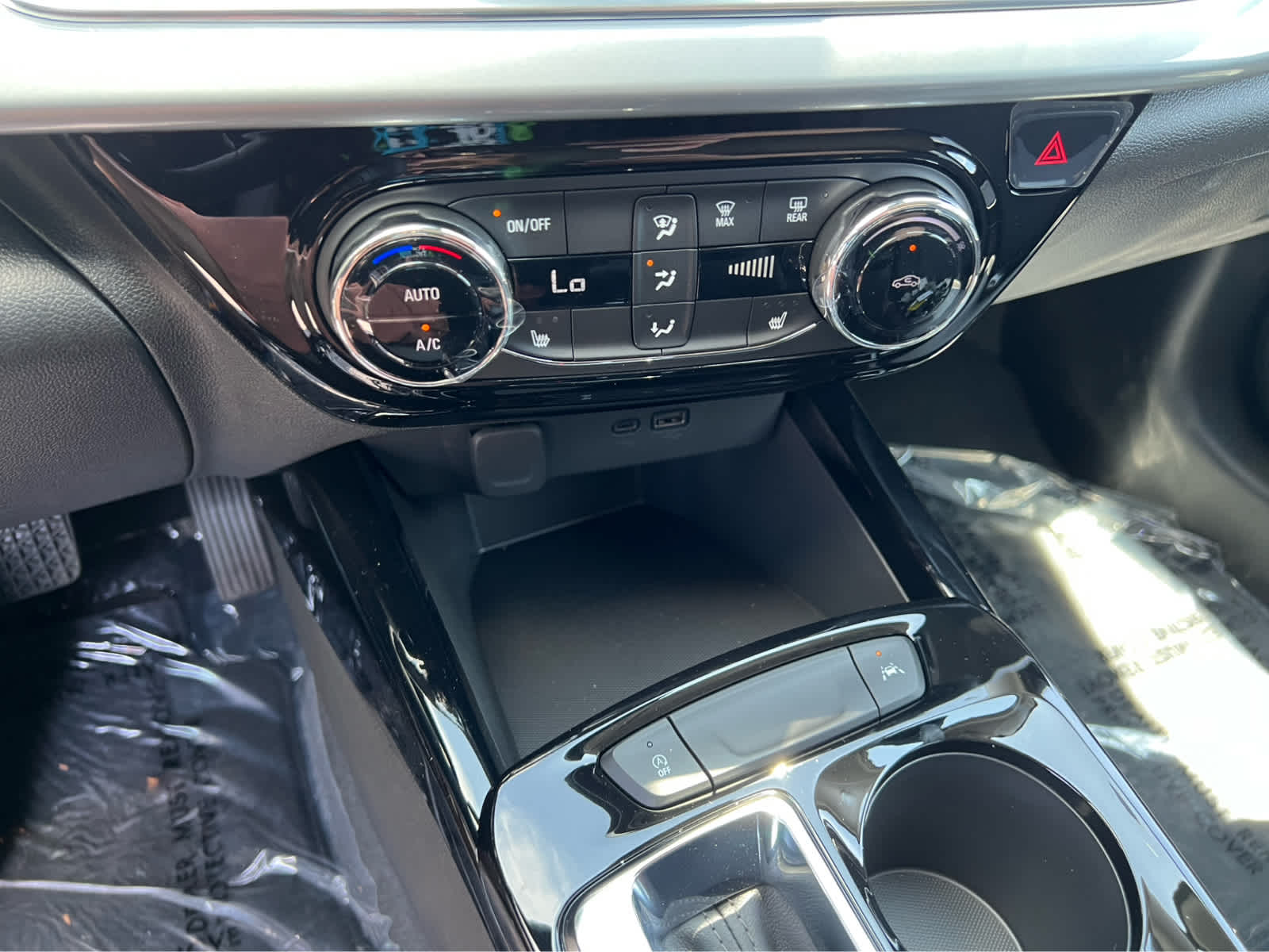 2025 Chevrolet Trax LT photo 18
