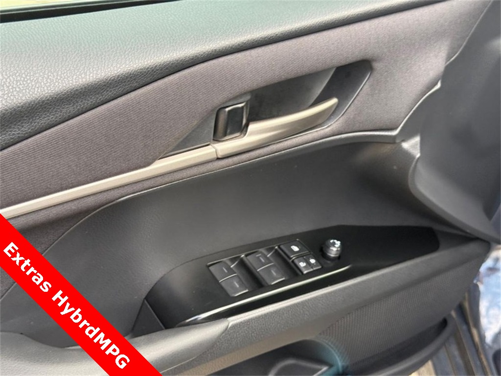 2025 Toyota Camry LE photo 16