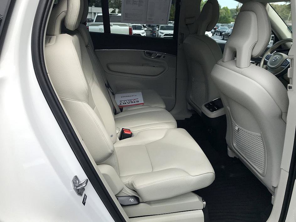 2020 Volvo XC90 T5 Momentum photo 14