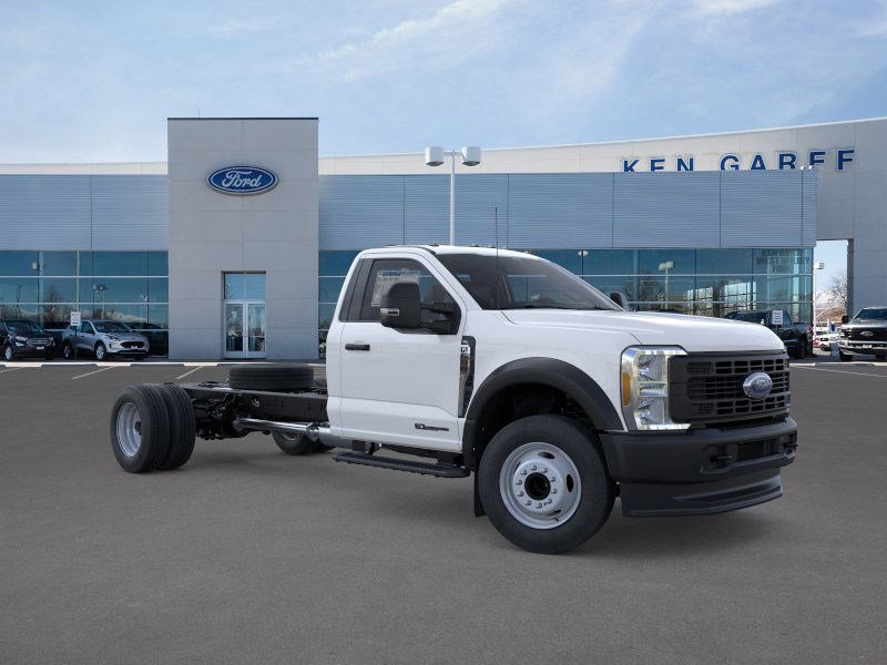 2025 Ford F-600 photo 4