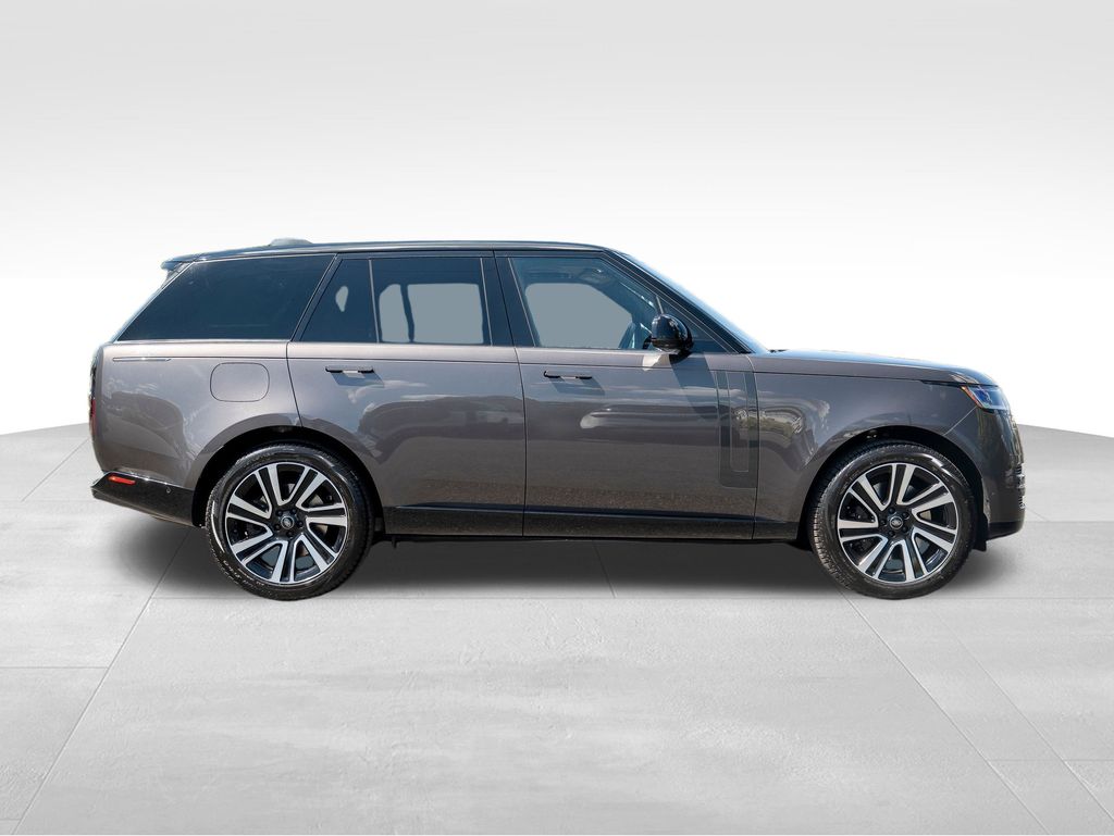 2023 Land Rover Range Rover SE photo 8
