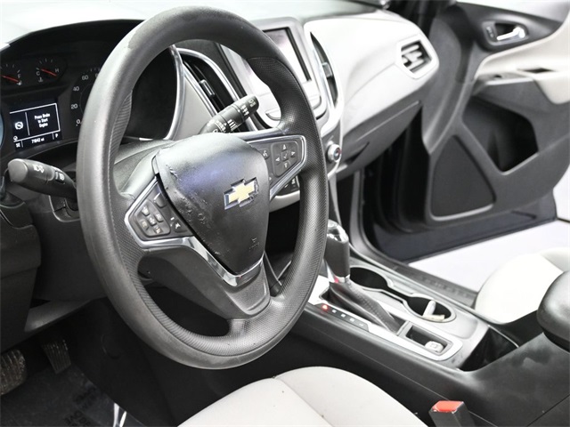 2020 Chevrolet Equinox LS photo 3