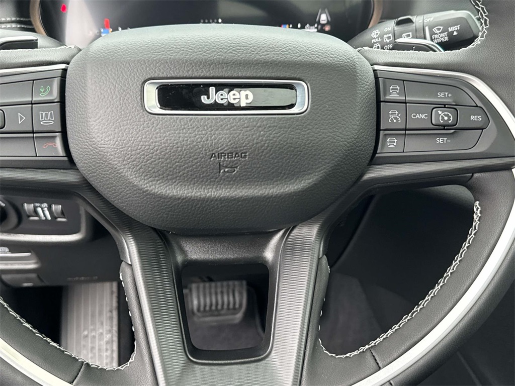 2025 Jeep Grand Cherokee Laredo photo 15